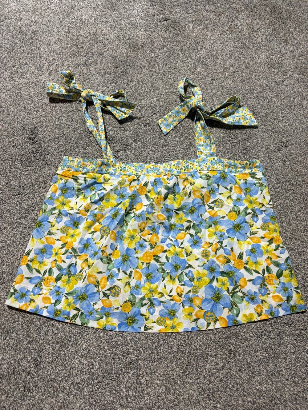 Grace and Mia Paris womens medium floral tie top